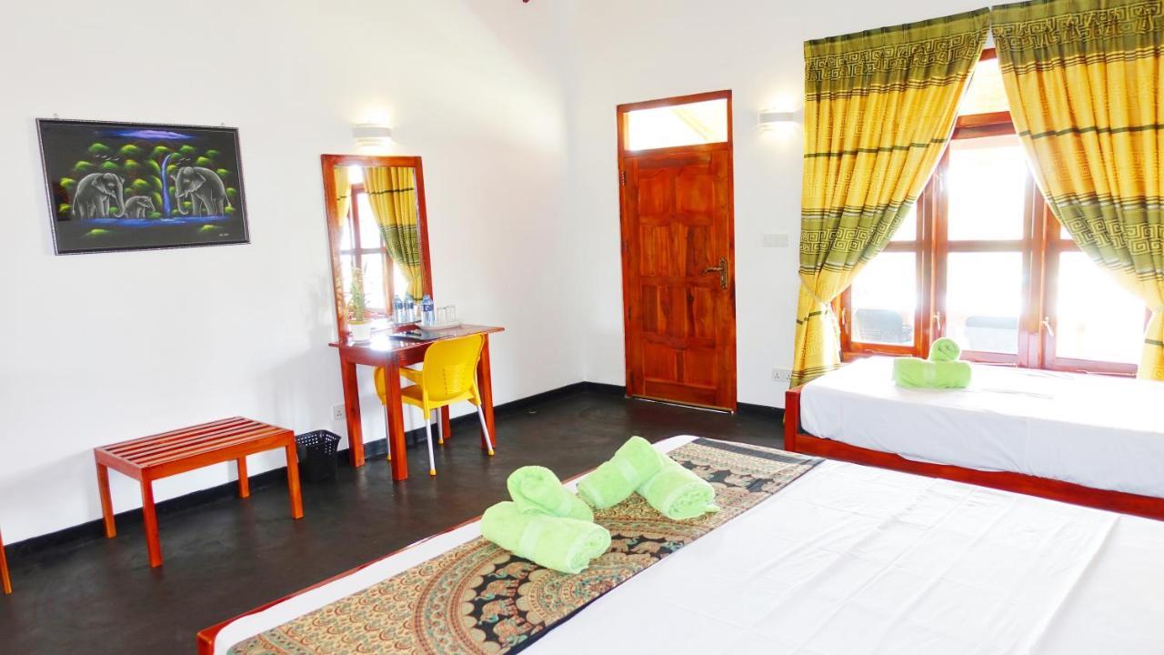 Regina Beach Bungalow Trincomalee Exterior foto